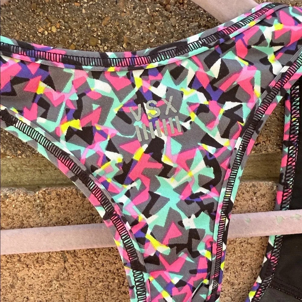 VSX Women's Colorful Patterned Sports Bra Size Large